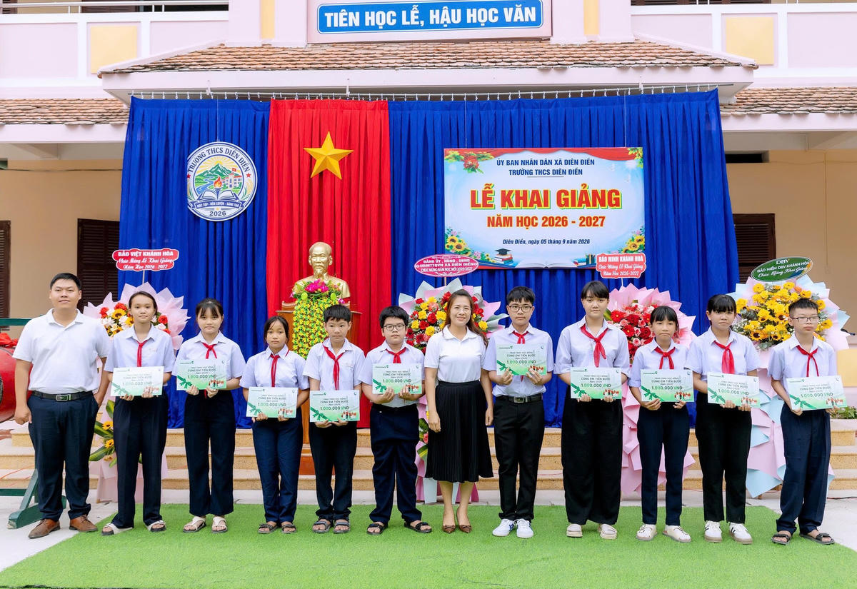 Vietcombank triển khai trao 7.350 suất học bổng "Cùng em tiến bước” nhân dịp năm học mới 2026-2027