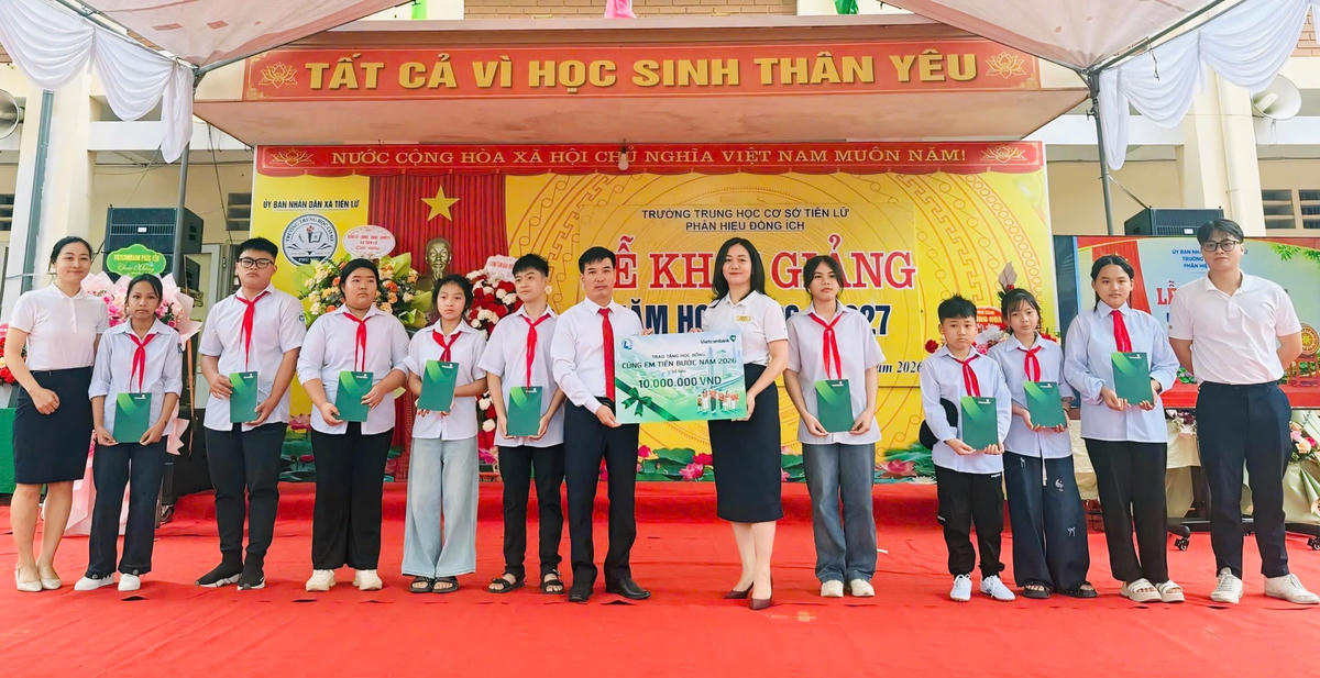 Vietcombank triển khai trao 7.350 suất học bổng "Cùng em tiến bước” nhân dịp năm học mới 2026-2027