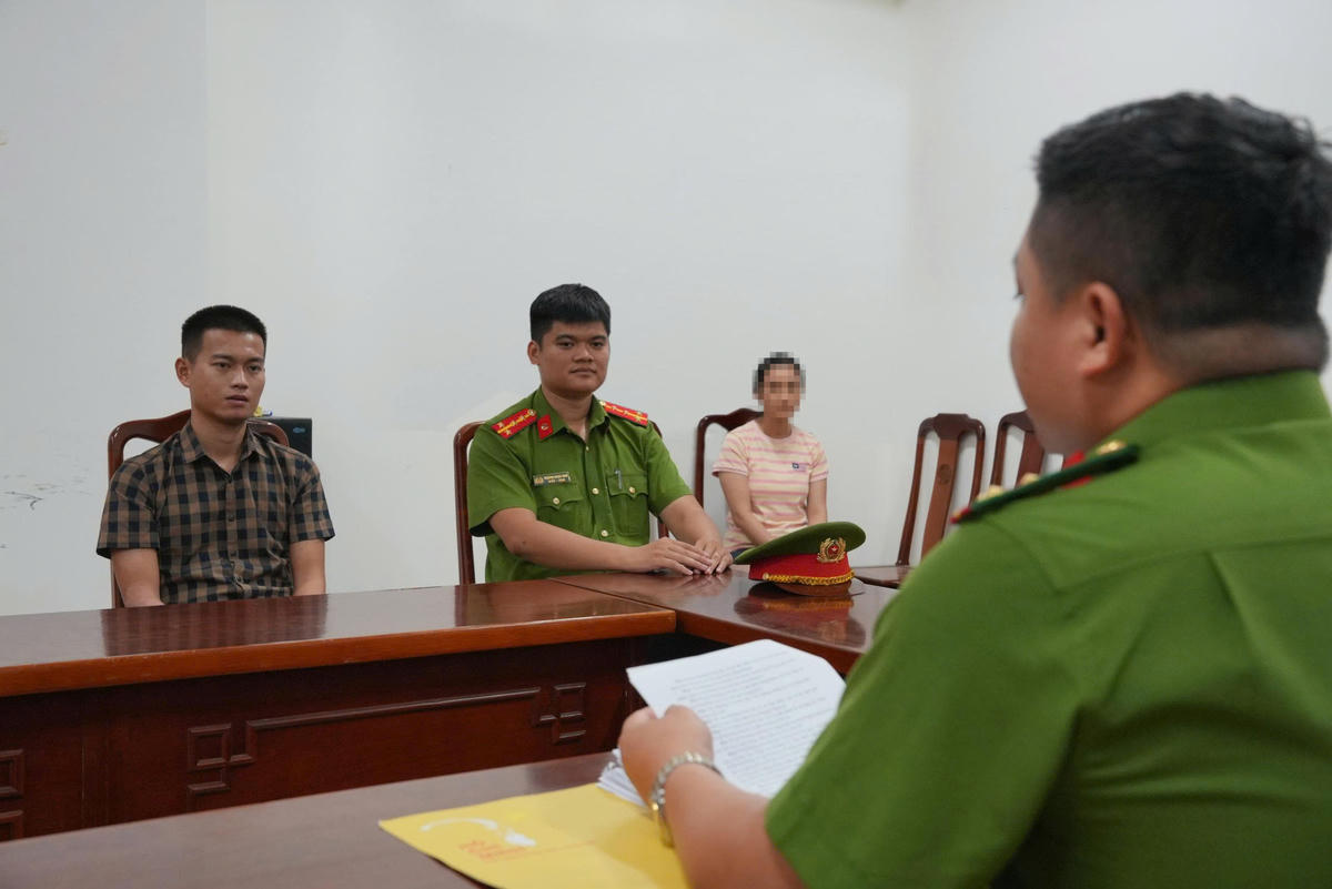 Đối tượng Đặng Văn Vĩnh Hoàng tại cơ quan công an. Ảnh: P.B.