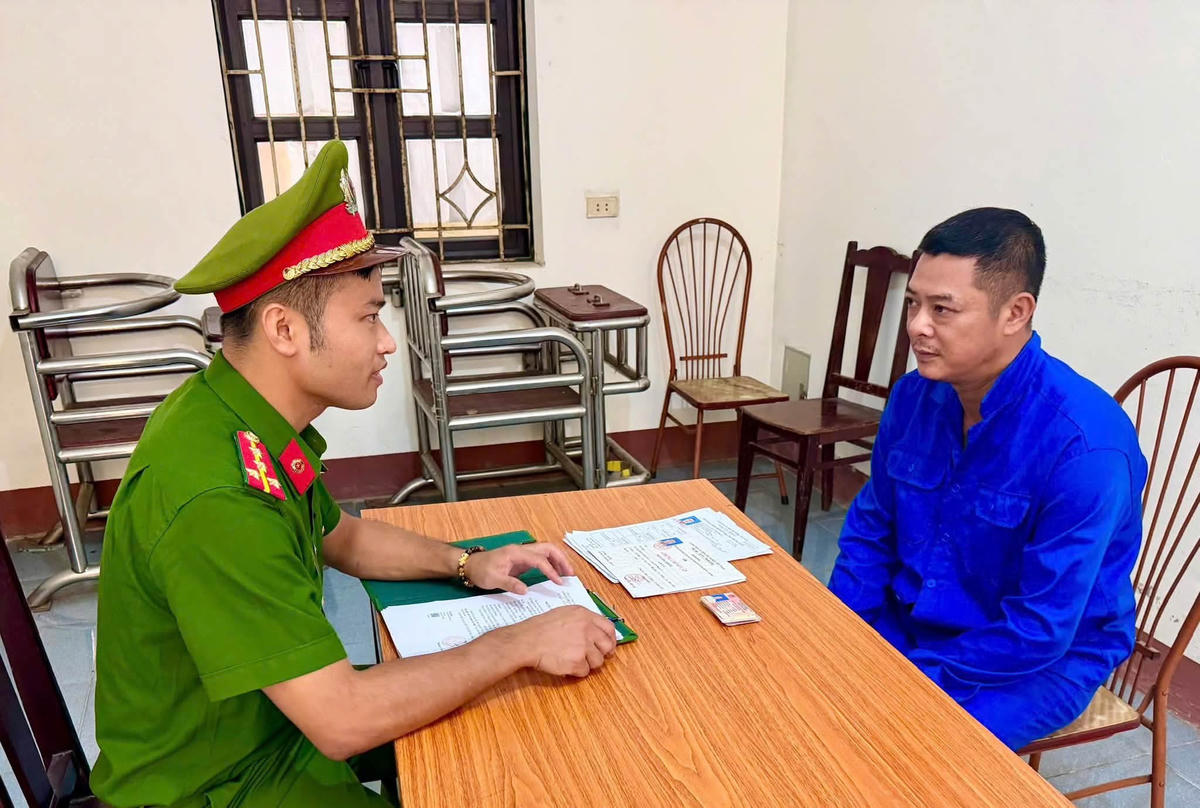 Nguyễn Văn Tuân làm việc với Cơ quan chức năng. Ảnh: Công an tỉnh Phú Thọ.