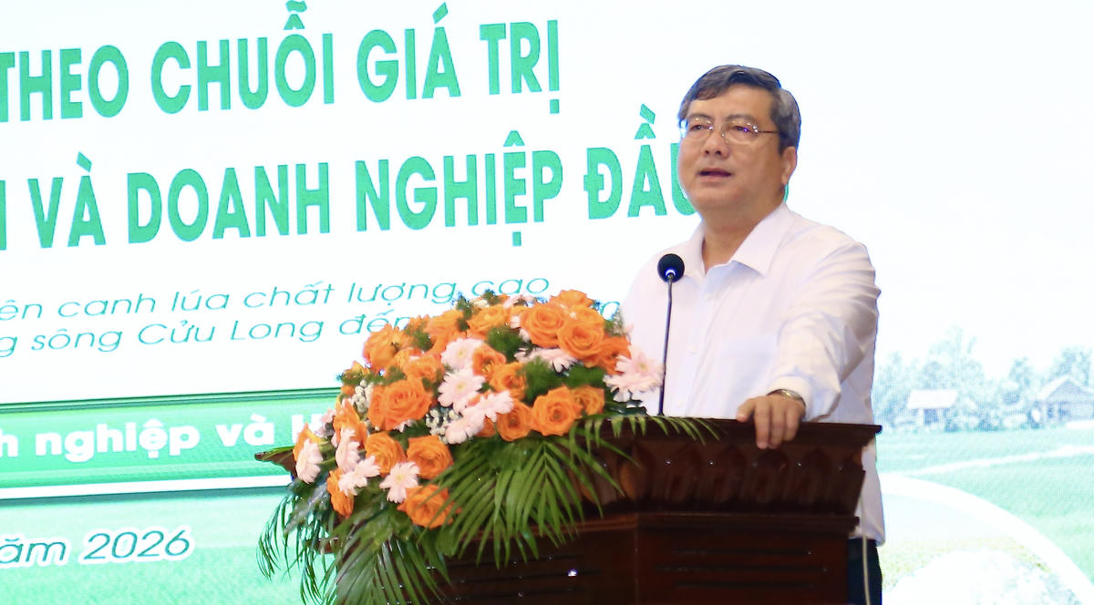 Theo Tiến sĩ Trần Minh Hải - Phó hiệu trưởng Trường Chính sách công và Phát triển nông thôn phát biểu tại hội thảo. Ảnh: Thanh Tiến