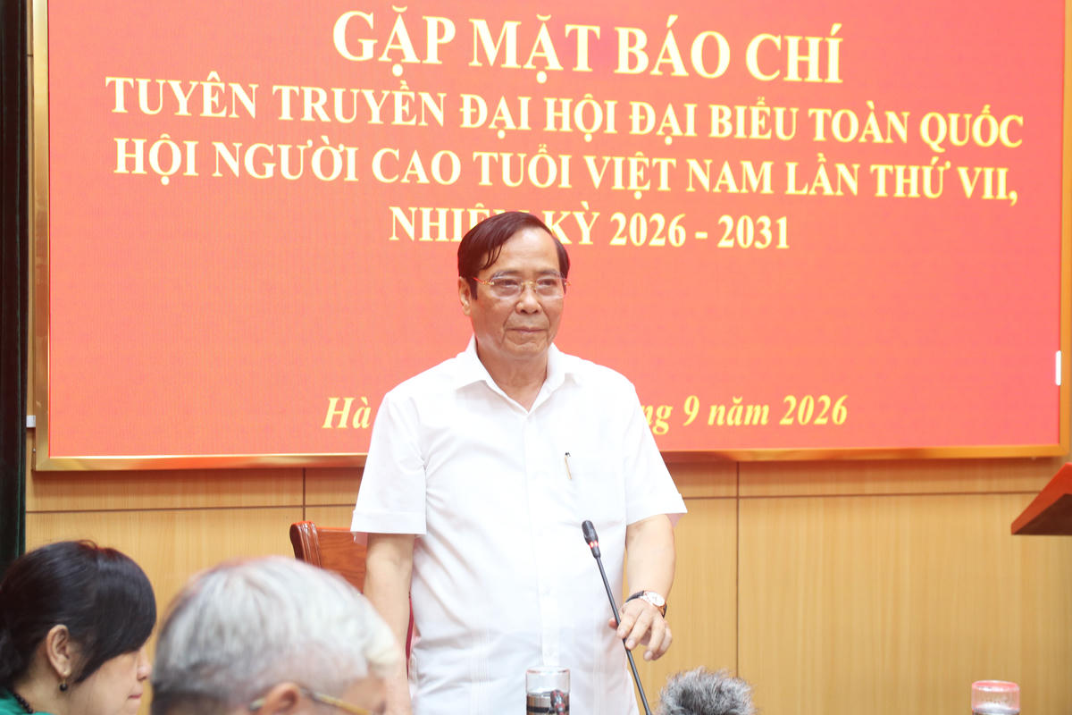 Chủ tịch Hội Người cao tuổi Việt Nam Nguyễn Thanh Bình phát biểu tại buổi gặp mặt báo chí.