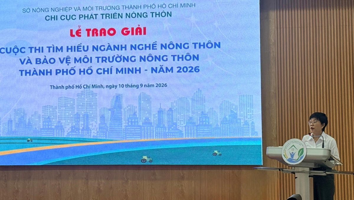 Nhà báo Nguyễn Thị Tố Trâm, Cơ quan Báo - Phát thanh truyền hình TP Hồ Chí Minh phát biểu tại buổi lễ. Ảnh: V.Phong