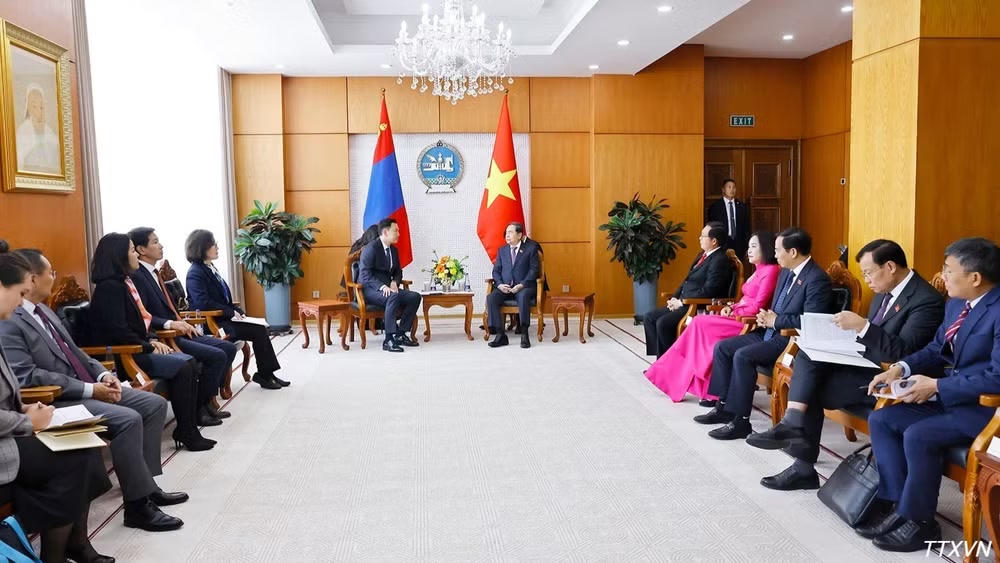 vna-potal-chu-tich-quoc-hoi-tran-thanh-man-hoi-kien-thu-tuong-mong-co-1409.jpg