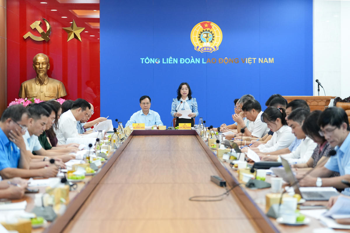 Phó Chủ tịch Tổng LĐLĐ Việt Nam Thái Thu Xương phát biểu tại hội thảo. Ảnh: PV