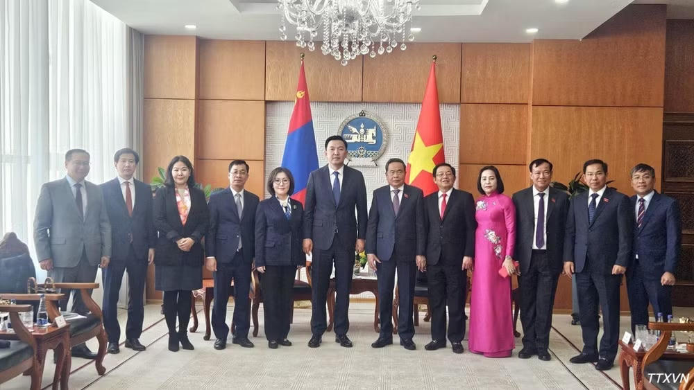 vna-potal-chu-tich-quoc-hoi-tran-thanh-man-hoi-kien-thu-tuong-mong-co-8893.jpg