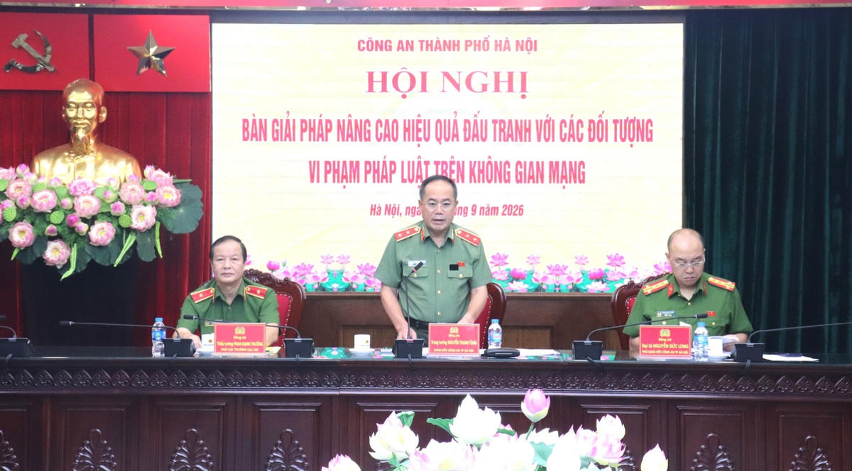 Trung tướng Nguyễn Thanh Tùng - Giám đốc Công an TP chủ trì Hội nghị “Bàn giải pháp nâng cao hiệu quả đấu tranh với các đối tượng vi phạm pháp luật trên không gian mạng”.