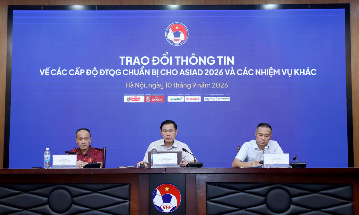 Đại diện lãnh đạo VFF thông tin tới báo chí.
