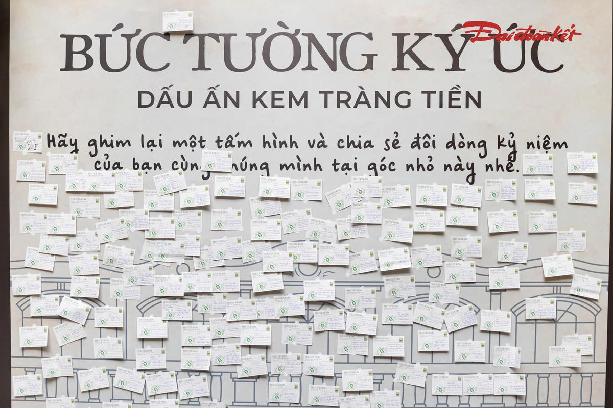 Kem Tràng Tiền trước ngày đóng cửa: Khách xếp hàng kín vỉa hè, tranh thủ lưu kỷ niệm