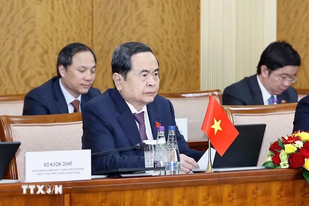 ttxvn-chu-tich-quoc-hoi-tran-thanh-man-hoi-dam-voi-chu-tich-quoc-hoi-mong-co-sandag-byambatsogt-3.jpg