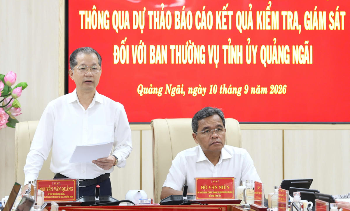 Chánh án TAND Tối cao Nguyễn Văn Quảng phát biểu tại buổi làm việc. Ảnh: NĐ.