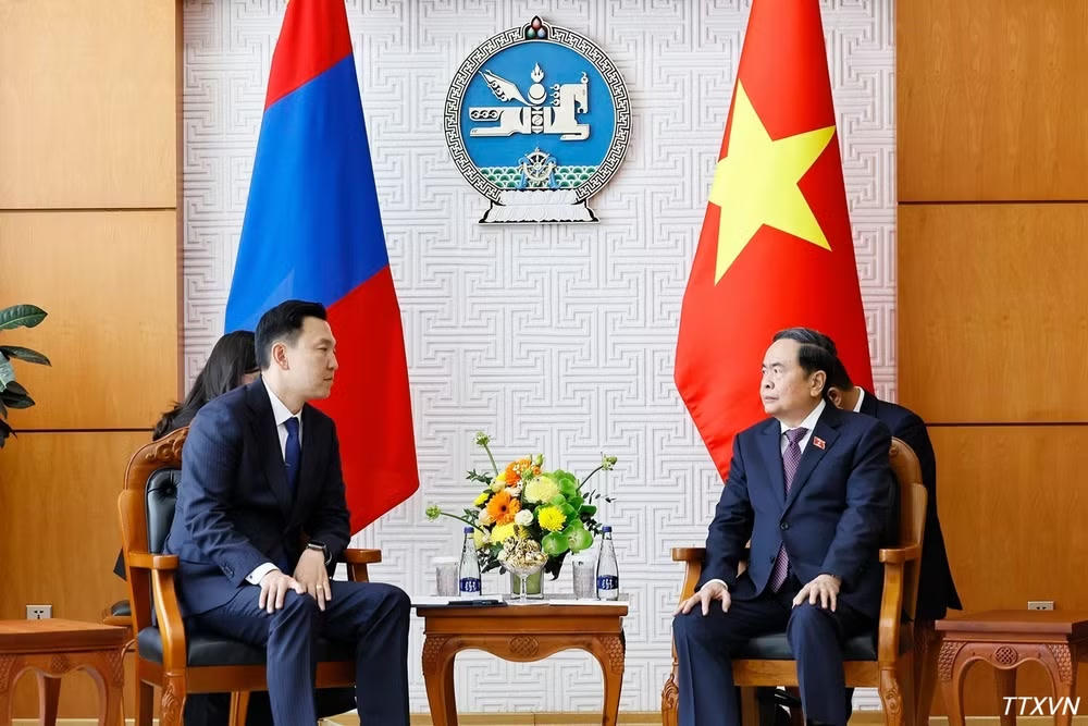 Chủ tịch Quốc hội Trần Thanh Mẫn hội kiến Thủ tướng Mông Cổ Nyam-Osor Uchral. (Ảnh: Doãn Tấn/TTXVN)