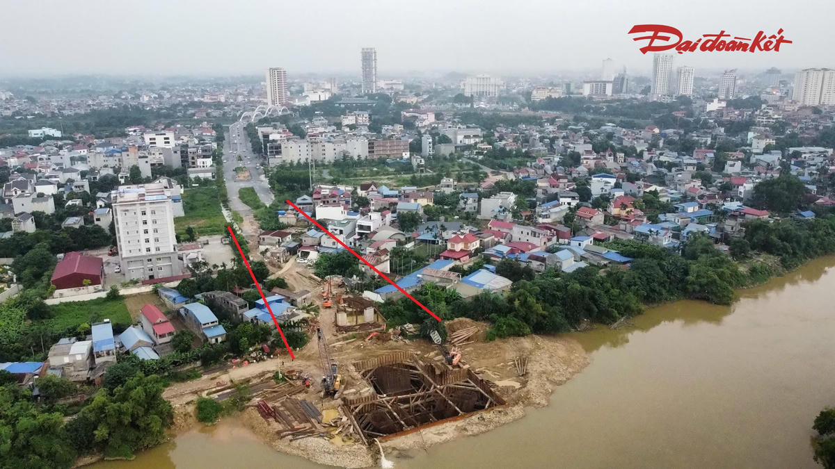 Đầu cầu Quang Vinh 2 còn một số hộ dân chưa bàn giao mặt bằng. Ảnh: Toán Nguyễn.