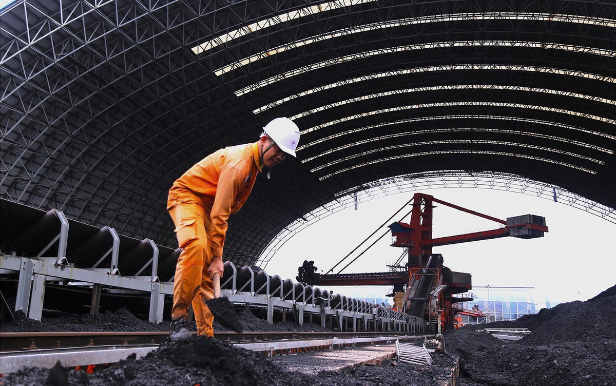 Công tác tiếp nhận, quản lý và chuẩn bị nhiên liệu được Công ty chủ động triển khai, phục vụ yêu cầu sản xuất điện trong những tháng cuối năm.