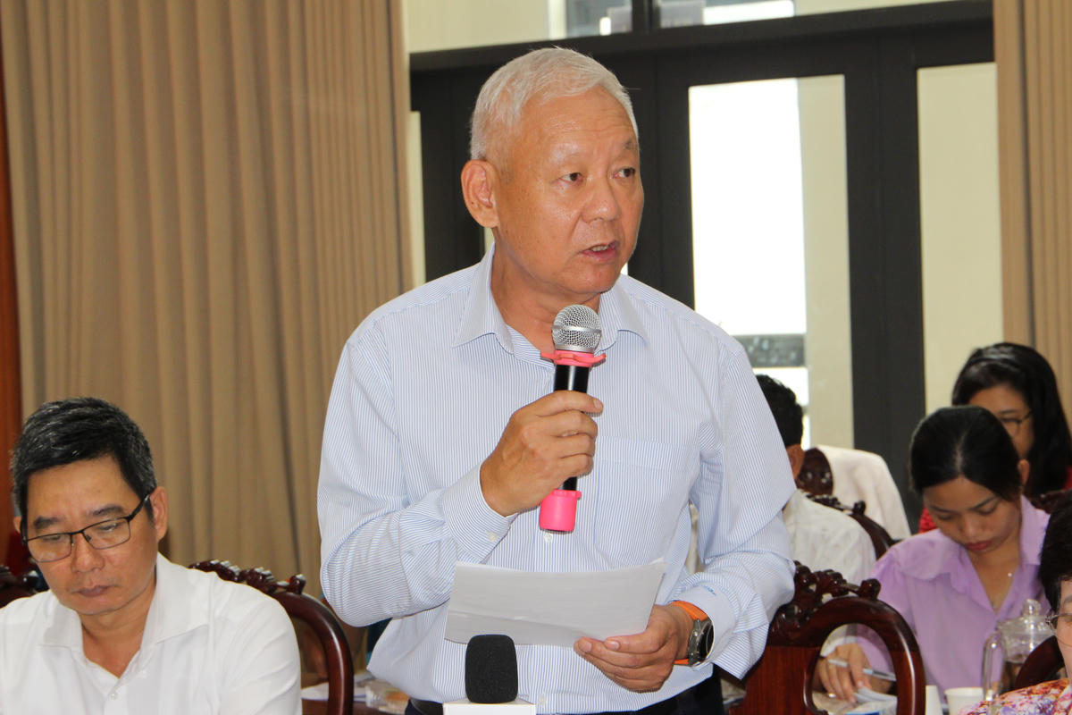 Tiến sĩ Trần Văn, nguyên Phó Chủ nhiệm Ủy ban Tài chính-Ngân sách (nay là Ủy ban Kinh tế và Tài chính Quốc hội) góp ý kiến tại hội nghị. Ảnh: QĐ.
