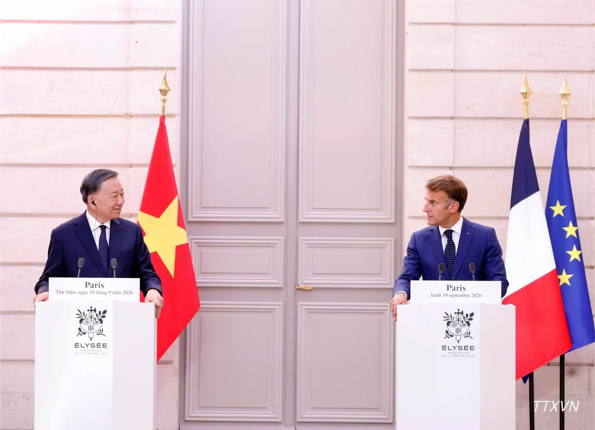 vna-potal-tong-bi-thu-chu-tich-nuoc-to-lam-va-tong-thong-phap-emmanuel-macron-gap-go-bao-chi-3424.jpg