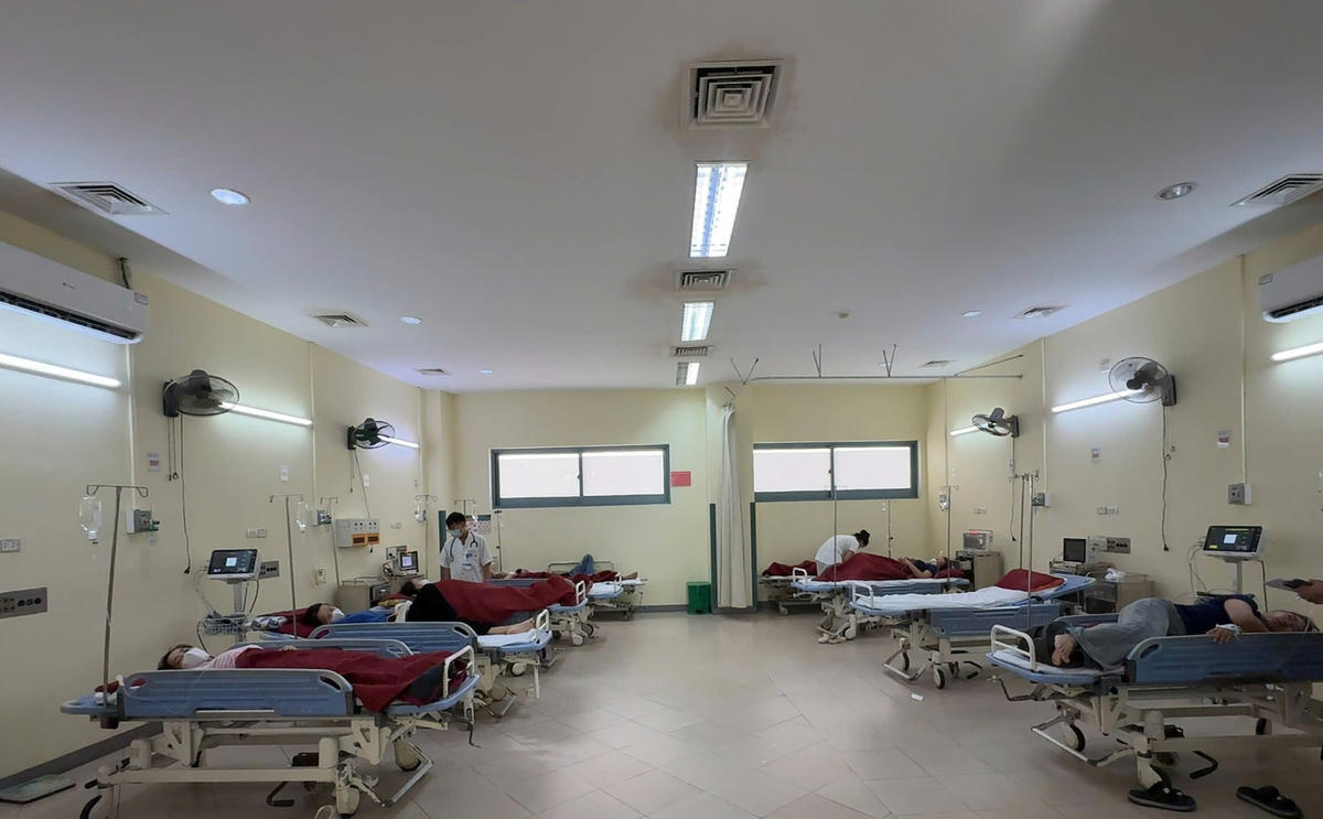 Các công nhân đang được điều trị tại Bệnh viện Trung ương Huế Cơ sở 2. Ảnh: BVCC
