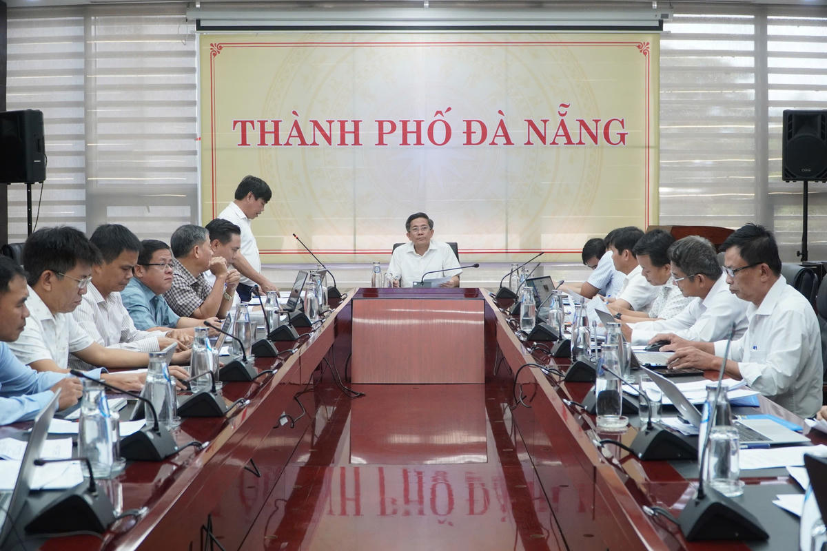 Phó Chủ tịch UBND thành phố Trần Nam Hưng chủ trì buổi làm việc. Ảnh: Nguyễn Tú.