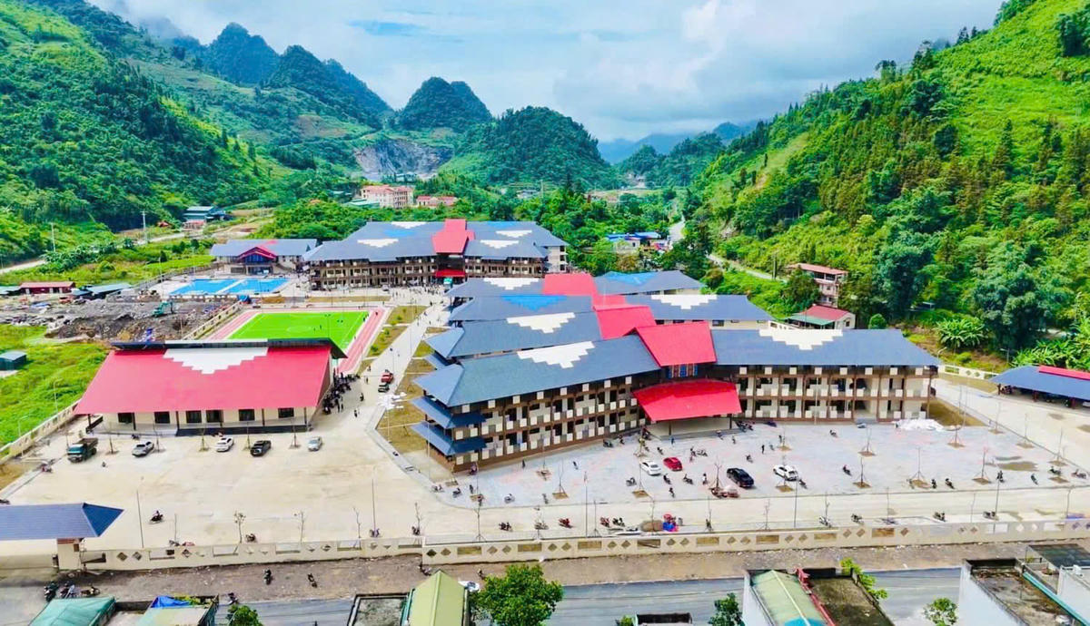 Trường Phổ thông nội trú Tiểu học và Trung học cơ sở Mường Khương - nơi Agribank trao tặng phòng học máy tính