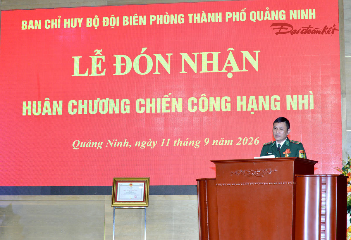 Đại tá Nguyễn Quang Hòa, Chỉ huy trưởng Ban Chỉ huy BĐBP thành phố Quảng Ninh phát biểu tại buổi lễ. Ảnh: Ngọc Anh. 