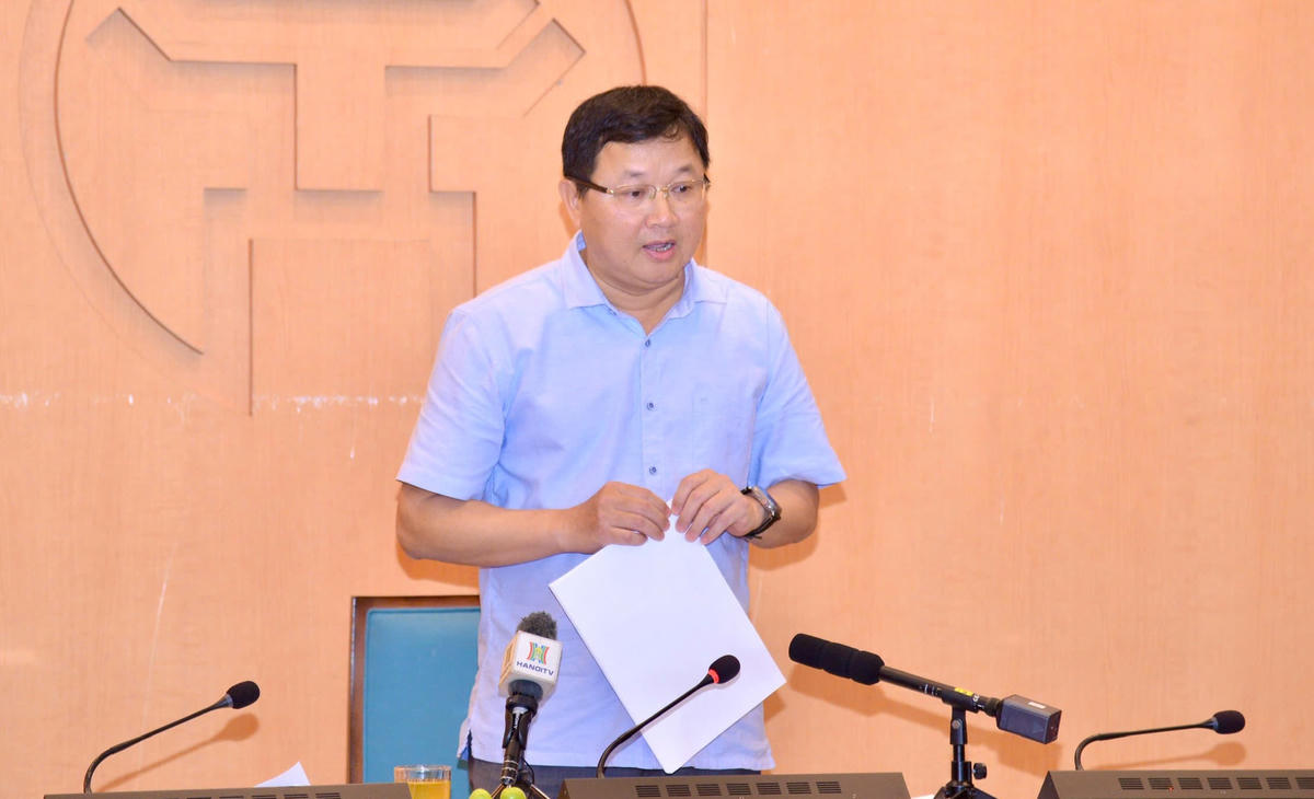 Ông Đào Minh Tâm - Phó Giám đốc Sở Xây dựng Hà Nội báo cáo làm rõ thêm các nhóm ý kiến người dân, các cơ quan, tổ chức quan tâm.