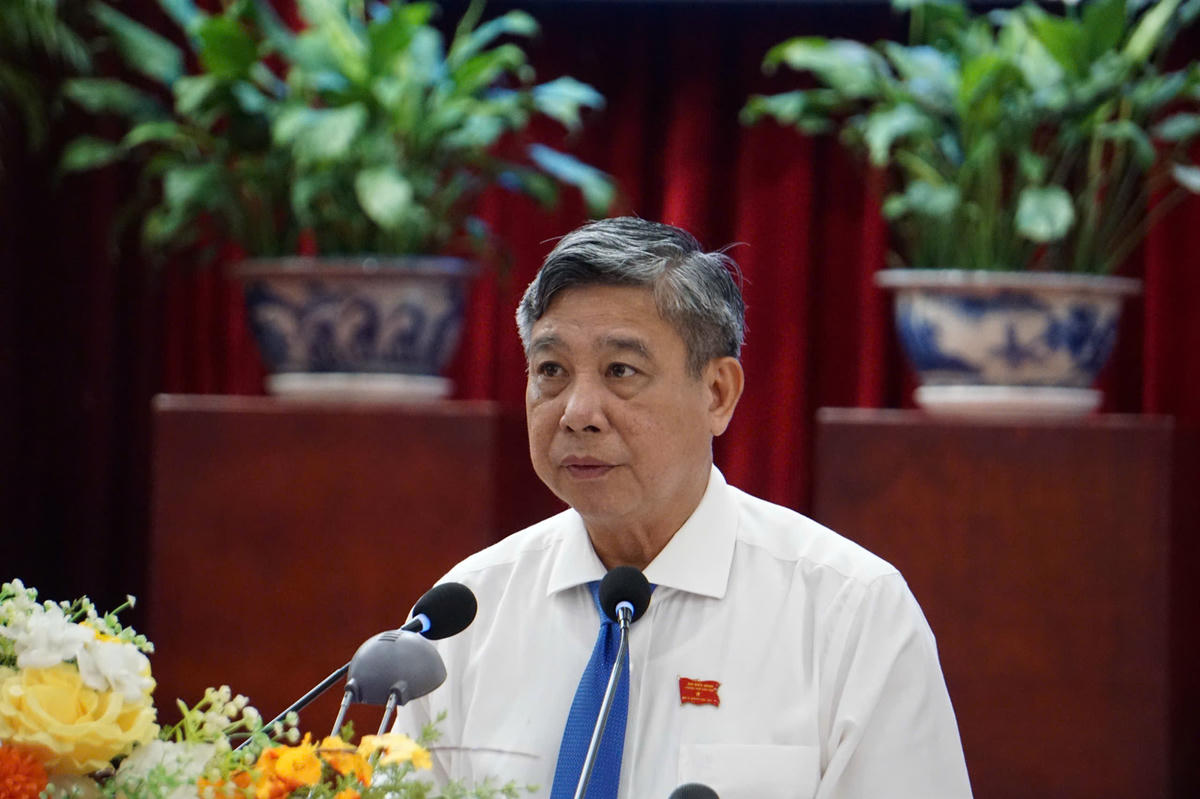 Ông Đồng Văn Thanh, Ủy viên BCH Trung ương Đảng, Phó Bí thư Thường trực Thành ủy, Chủ tịch HĐND thành phố, phát biểu tại kỳ họp (Ảnh: Nhung Nguyễn).