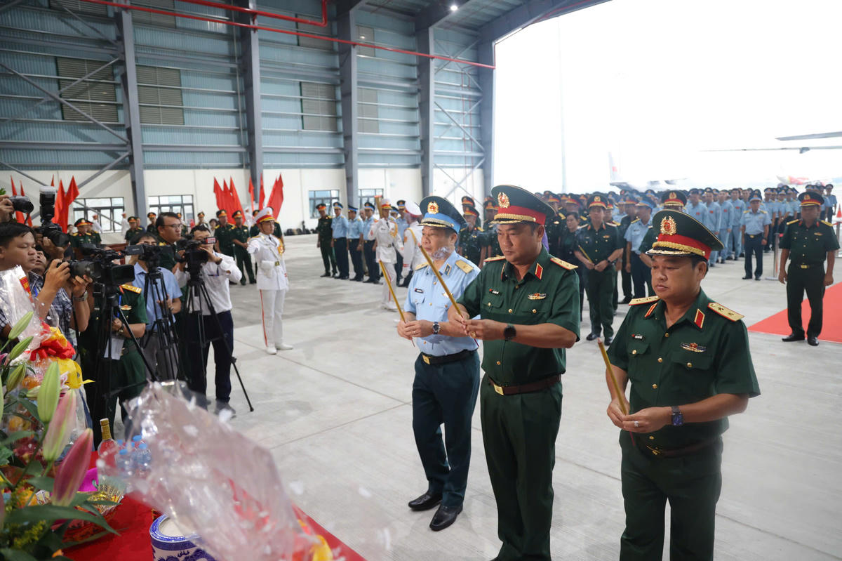 Vận chuyển 13.563 mẫu hài cốt liệt sĩ từ TPHCM ra Hà Nội để giám định ADN