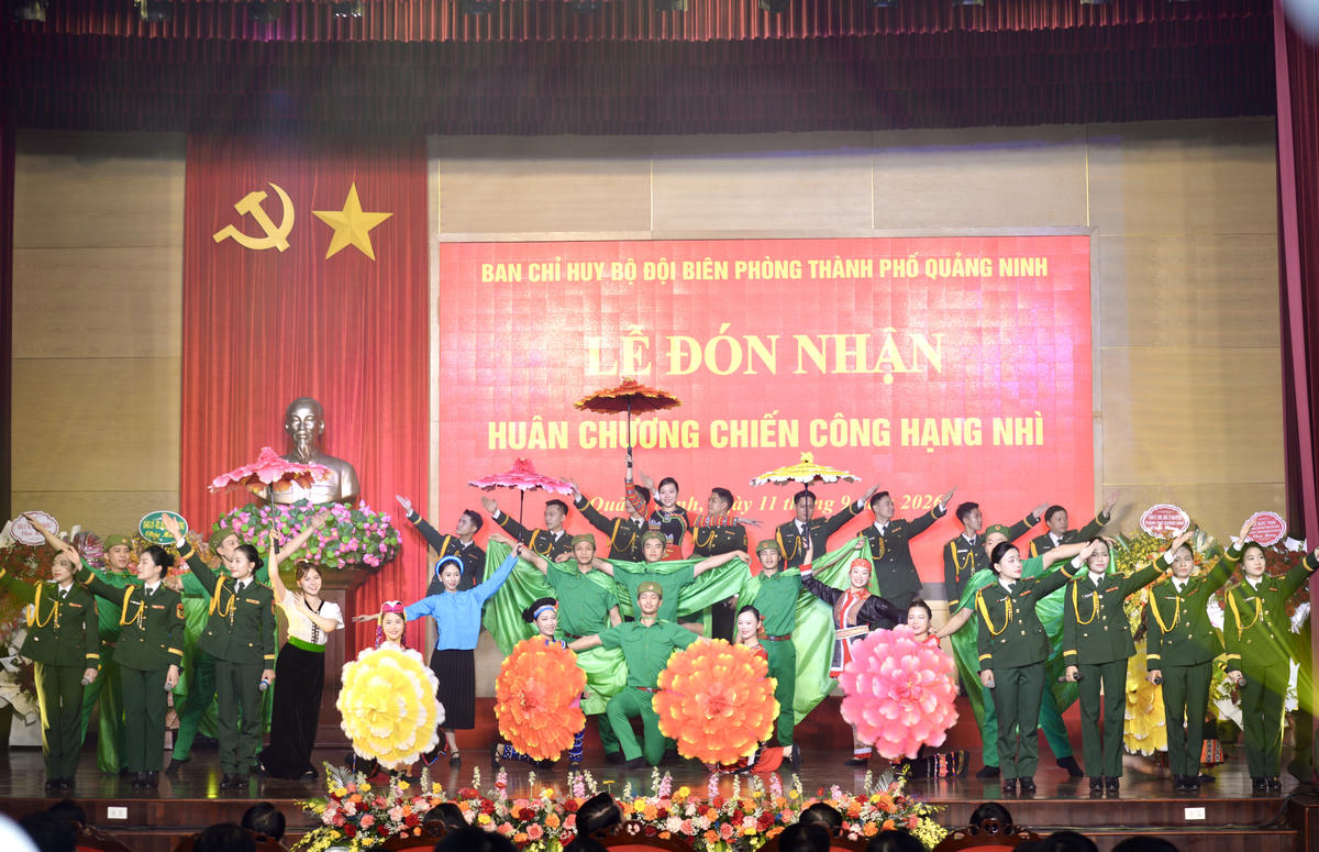 Ban Chỉ huy BĐBP thành phố Quảng Ninh đón nhận Huân chương Chiến công hạng Nhì