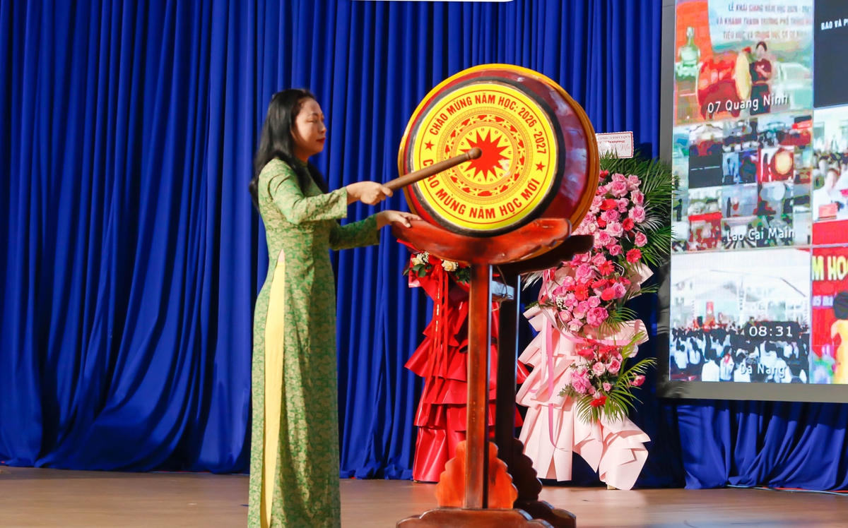 Trong Năm học 2026-2027, UK Academy Huế hướng đến thông điệp Năm học “1000 hành động xanh – 1000 điều hạnh phúc” nhằm xây dựng một môi trường học tập xanh, hạnh phúc, trở thành ngôi trường “Eco school” hàng đầu tại thành phố Huế"