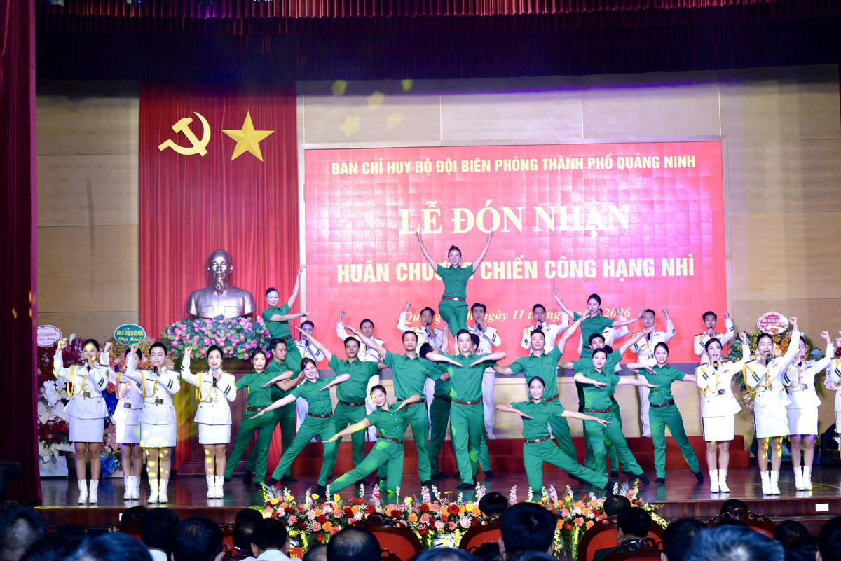 Ban Chỉ huy BĐBP thành phố Quảng Ninh đón nhận Huân chương Chiến công hạng Nhì