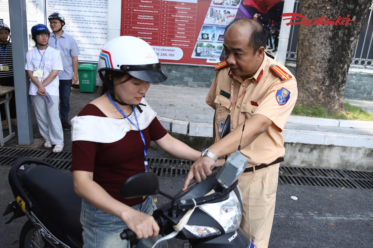Công tác sát hạch hiện không chỉ dừng ở việc kiểm tra khả năng điều khiển phương tiện. Kiến thức pháp luật, quy tắc ứng xử và văn hóa giao thông cũng được xác định là những yếu tố quan trọng đối với người được cấp GPLX.
