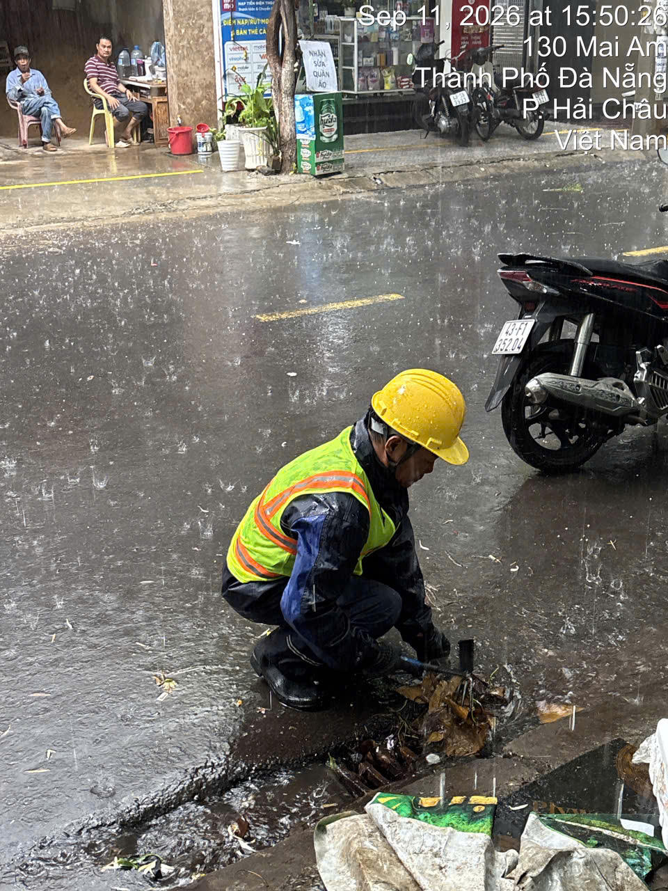 Đà Nẵng: Đội mưa ứng phó chống ngập trước mưa lớn kéo dài