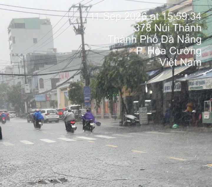Đà Nẵng: Đội mưa ứng phó chống ngập trước mưa lớn kéo dài