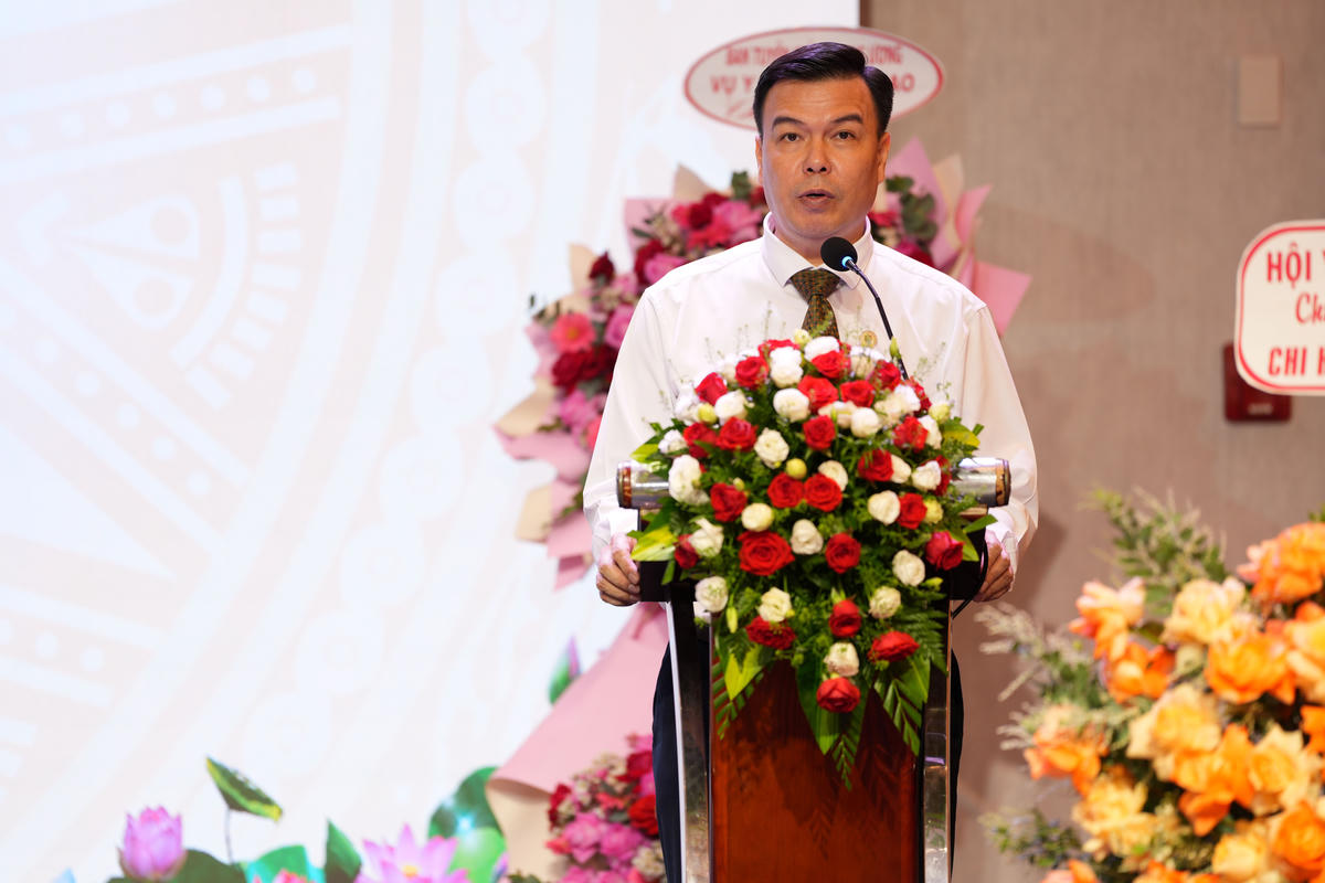 TS. Vũ Hồng Huy - Phó Vụ trưởng Vụ Y tế và Thể thao, Ban Tuyên giáo Trung ương, Phó Chủ tịch Hội Y học Thể thao Việt Nam phát biểu tại đại hội. Ảnh: M.H