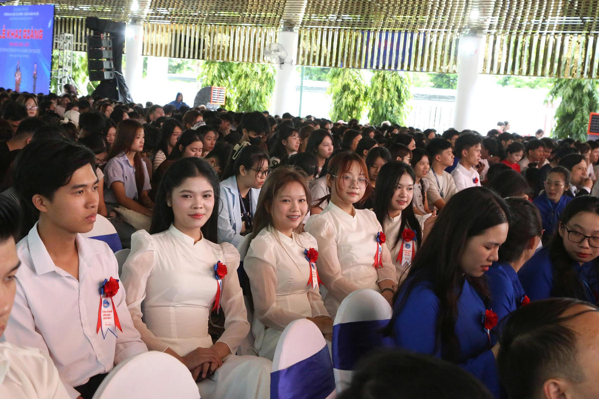 Sinh viên Trường Đại học Tài chính - Ngân hàng Hà Nội (FBU) trong lễ khai giảng. Ảnh: Đ.Chung
