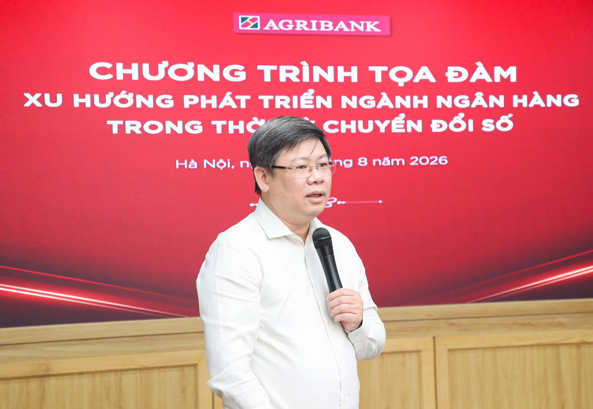 Ông Hoàng Hữu Hạnh, Phó Cục trưởng Cục Chuyển đổi số quốc gia trình bày nội dung tại Tọa đàm