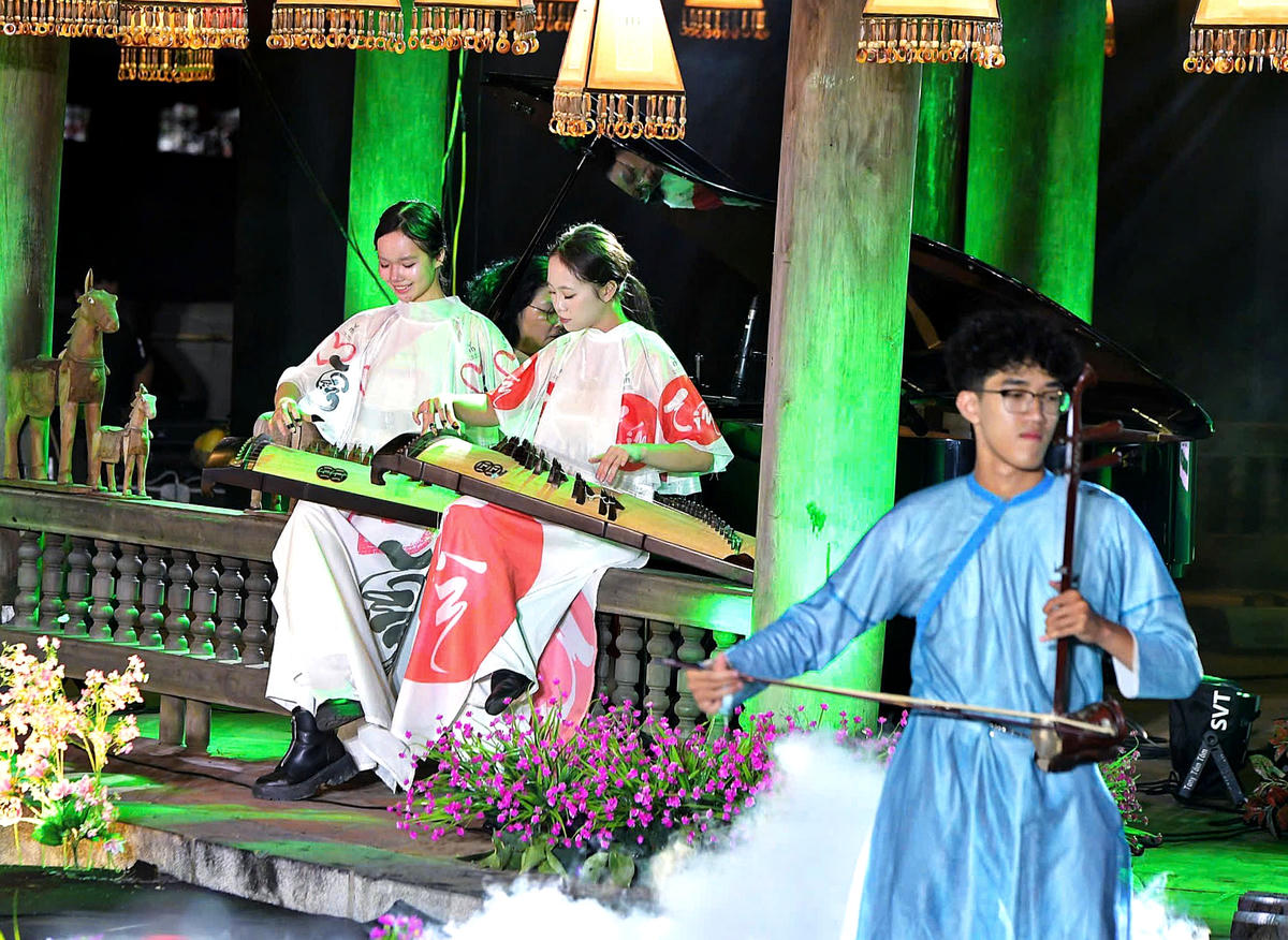 Nghệ thuật truyền thống được kết hợp với ngôn ngữ sân khấu hiện đại, giúp những câu chuyện về đạo học trở nên gần gũi hơn với công chúng hôm nay.