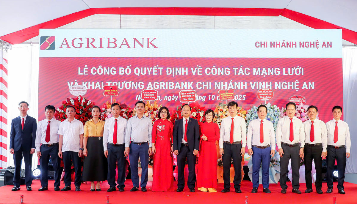 Chủ tịch HĐTV Tô Huy Vũ và Ban lãnh đạo Agribank trực tiếp dự và chỉ đạo công tác tổ chức sắp xếp mạng lưới hoạt động của các chi nhánh trong hệ thống