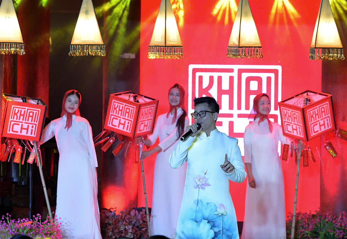 Những giai điệu vang lên giữa màn đêm, mở ra câu chuyện về một Thăng Long – Hà Nội ngàn năm văn hiến.