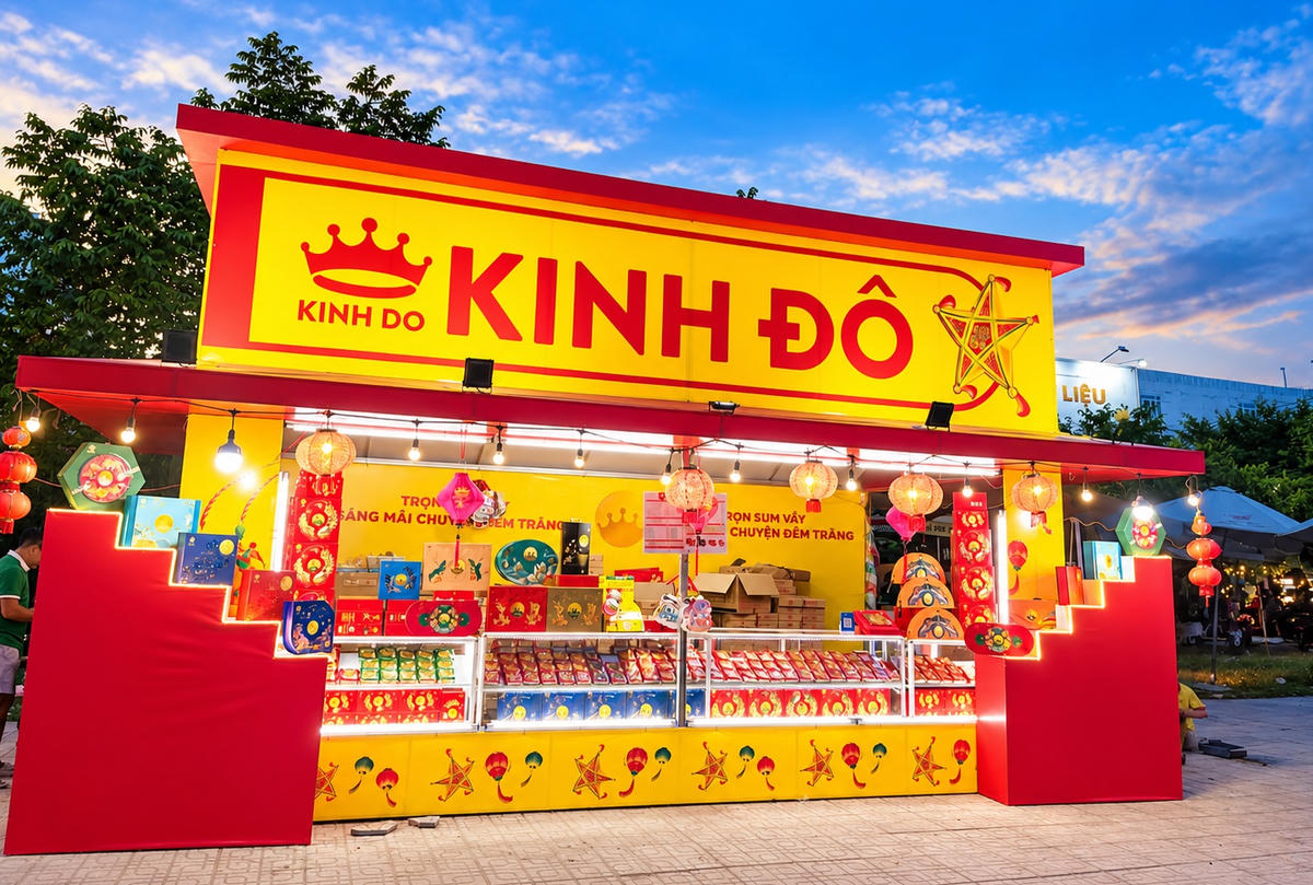 Một cửa hàng bán bánh trung thu trên đường Điện Biên Phủ, phường Tam Kỳ. Ảnh: NT.