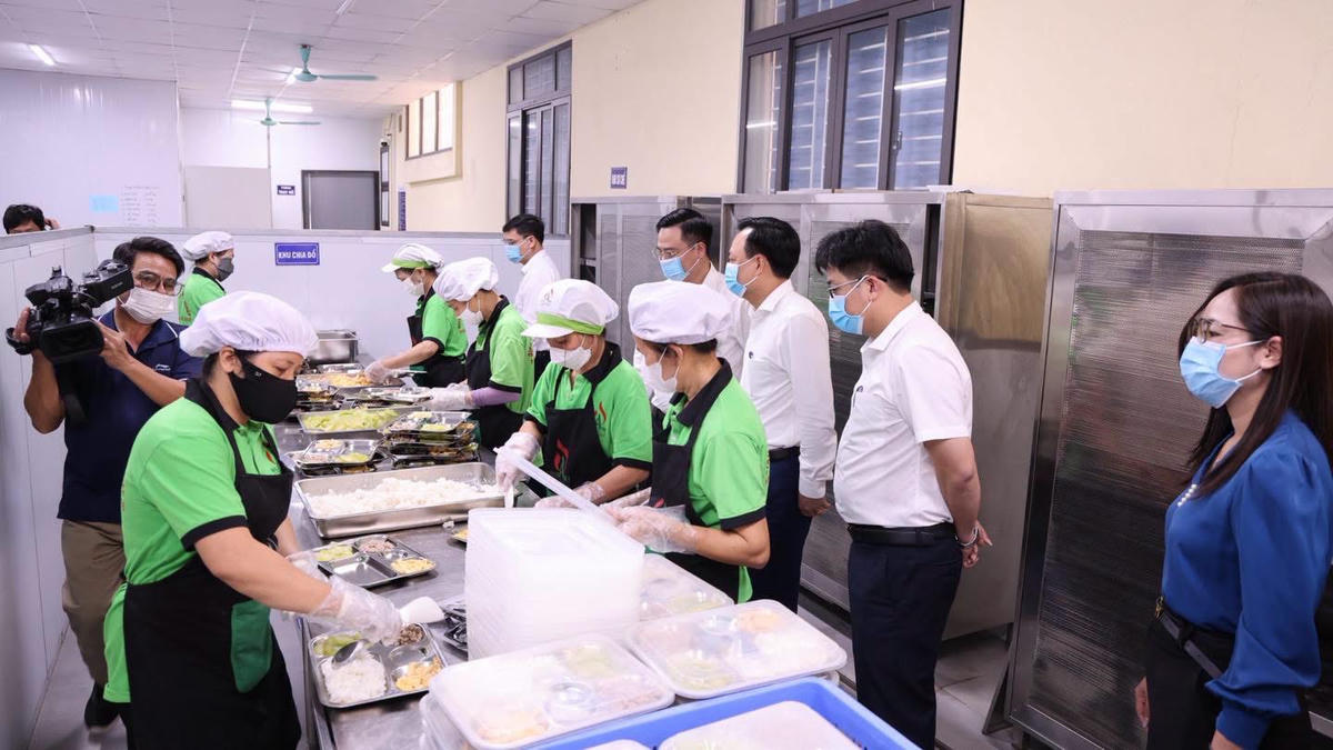 Tam Hưng (Hà Nội) tăng cường kiểm tra, giám sát bữa ăn bán trú cho học sinh