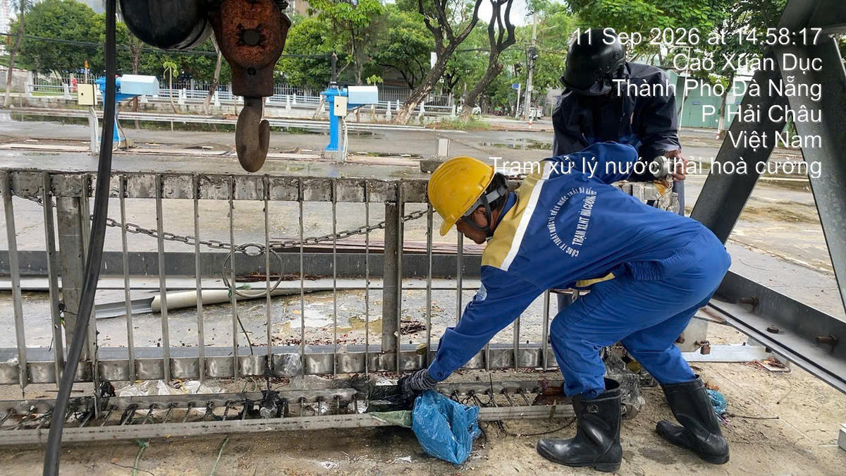 Đà Nẵng: Đội mưa ứng phó chống ngập trước mưa lớn kéo dài