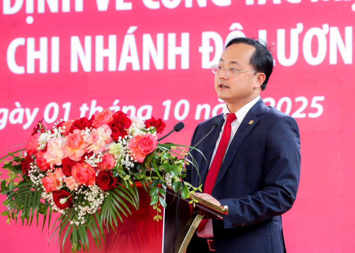 Chủ tịch HĐTV Tô Huy Vũ nhấn mạnh: “Việc mở rộng mạng lưới chi nhánh, phòng giao dịch về các khu vực miền núi, vùng khó khăn không chỉ là nhiệm vụ chính trị, mà còn là bước đi chiến lược nhằm giữ vững thị phần, nâng cao hiệu quả phục vụ khách hàng và đóng góp vào phát triển kinh tế nông thôn”&nbsp;