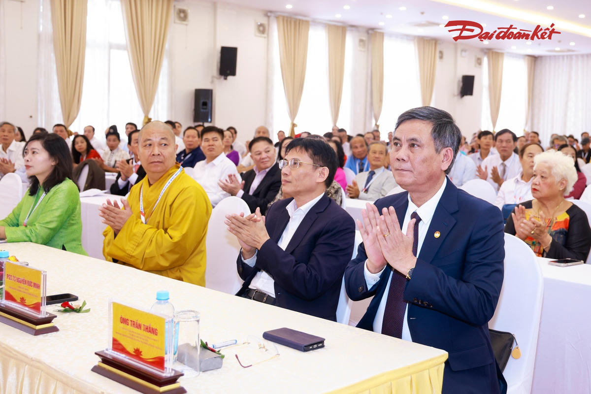 Ông Trần Thắng - Ủy viên Ban Thường vụ Đảng ủy MTTQ, các đoàn thể Trung ương, Phó Chủ tịch Ủy ban Trung ương MTTQ Việt Nam và các đại biểu tham dự Đại hội. Ảnh: Quang Vinh.