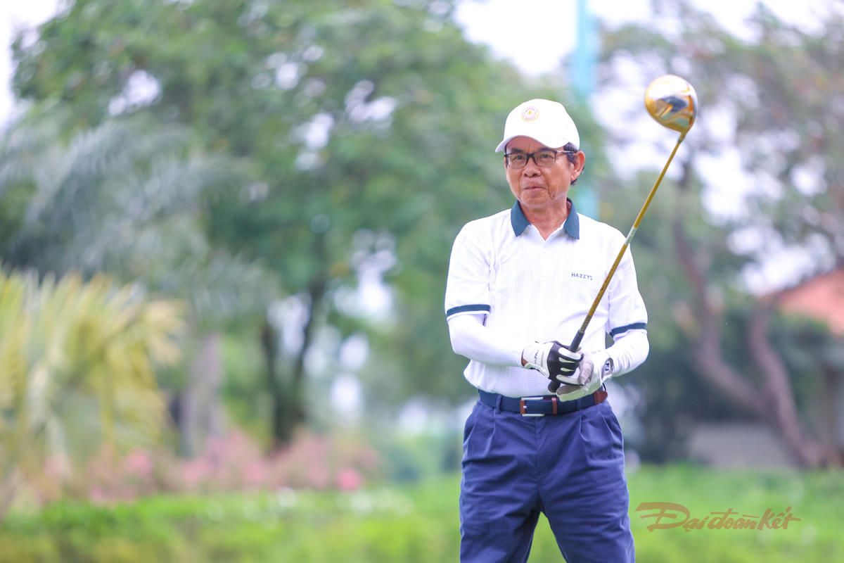 &Ocirc;ng Nguyễn Văn N&ecirc;n, nguy&ecirc;n Uỷ vi&ecirc;n Bộ Ch&iacute;nh trị, B&iacute; thư Th&agrave;nh ủy TPHCM tham gia giải golf. Ảnh: Linh Trần.