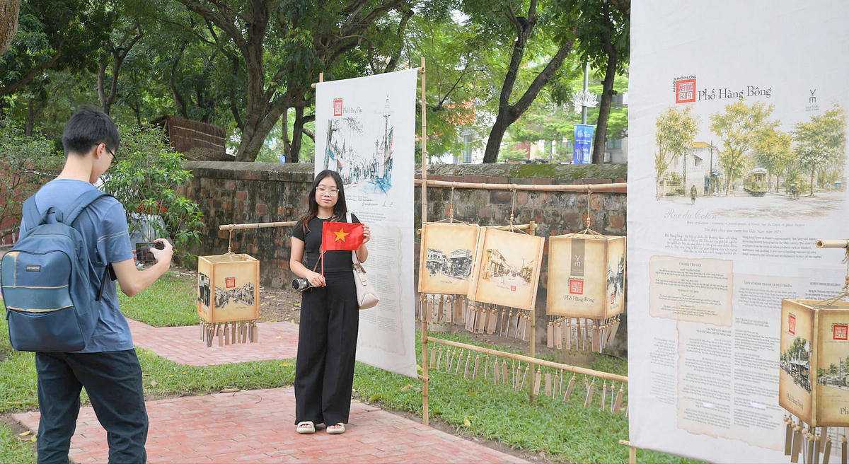 “Nét Kinh kỳ” hướng tới một cách tiếp cận di sản gần gũi với công chúng: từ nhìn ngắm, tìm hiểu đến trải nghiệm. Phố phường Hà Nội được giới thiệu không chỉ như một không gian địa lý hay một tập hợp những công trình kiến trúc, mà như một di sản văn hóa gắn bó sâu sắc với lịch sử đô thị, nghề nghiệp, hoạt động giao thương và đời sống tinh thần của người dân Thủ đô. 