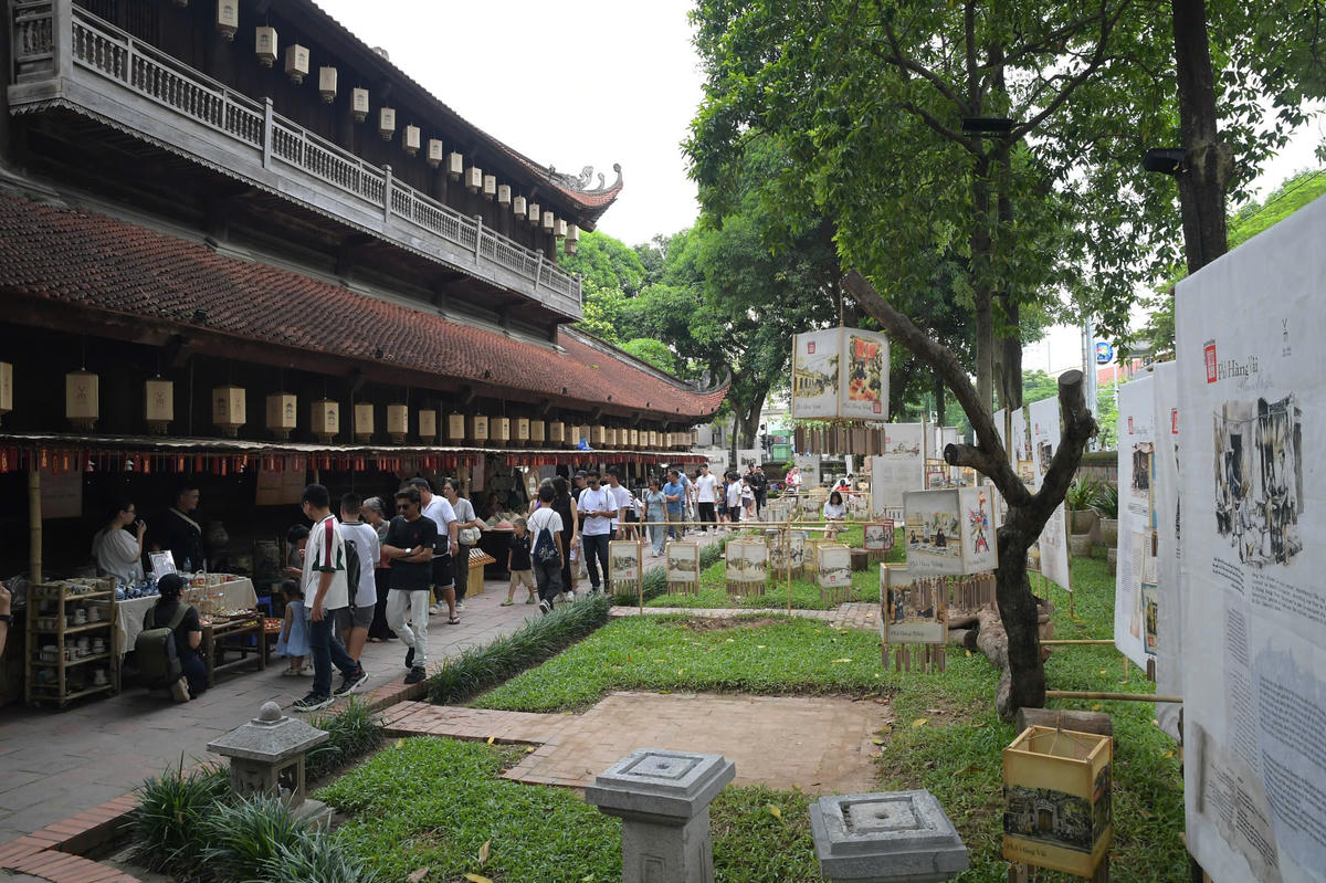 Thông qua chương trình, Văn Miếu – Quốc Tử Giám tiếp tục phát huy vai trò là một không gian văn hóa, sáng tạo của Thủ đô, nơi các giá trị truyền thống được giới thiệu, kết nối và tiếp nối bằng những hình thức biểu đạt phù hợp với công chúng hôm nay. Đây cũng là cách Văn Miếu – Quốc Tử Giám góp phần bảo tồn và phát huy giá trị di sản trong mối quan hệ với văn hóa, nghệ thuật, du lịch và công nghiệp văn hóa, từng bước đưa di sản đến gần hơn với đời sống và tạo thêm những trải nghiệm có chiều sâu cho nhân dân, du khách trong nước và quốc tế. Không gian trưng bày Nét Kinh kỳ diễn ra đến ngày 19/10.