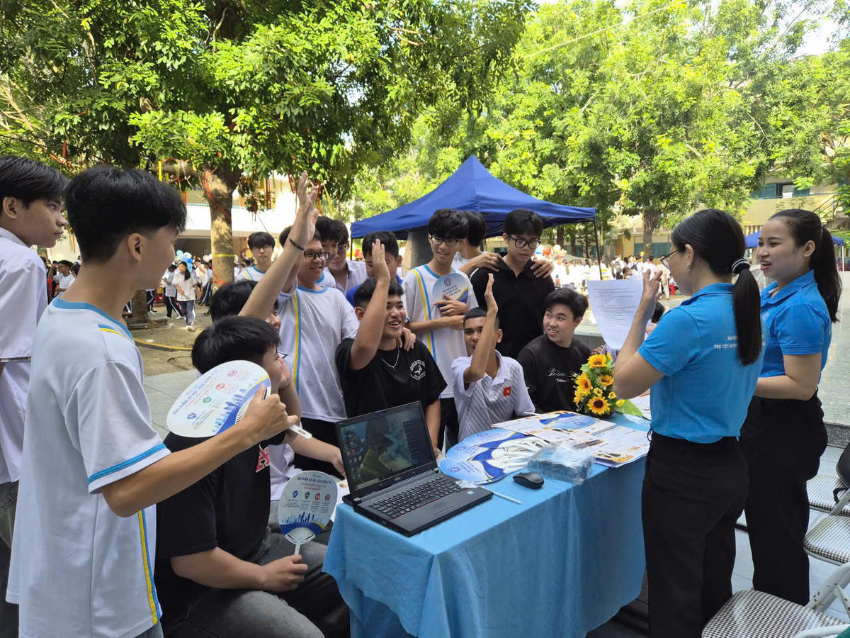 Hướng tới mục tiêu 100% HSSV tham gia BHYT trong năm học 2026-2027, TP Cần Thơ đang từng bước thay đổi phương thức tổ chức thực hiện. Ảnh: Thanh Tú