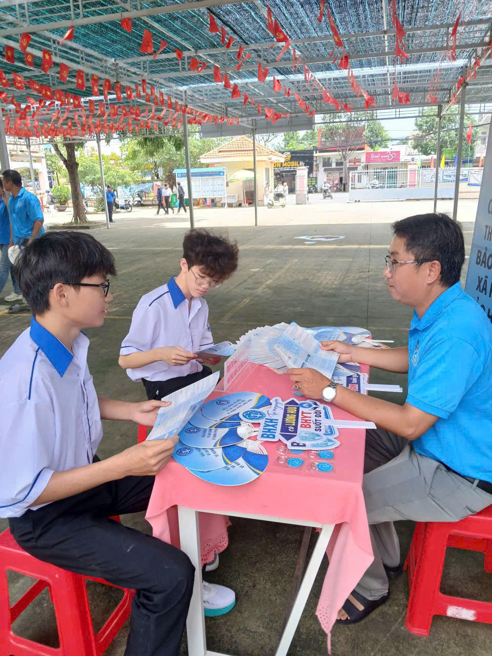 BHYT có thể trở thành điểm tựa tài chính quan trọng, giúp gia đình giảm bớt áp lực và giúp các em có thêm cơ hội tiếp tục học tập, phục hồi sức khỏe. Thanh Tú.