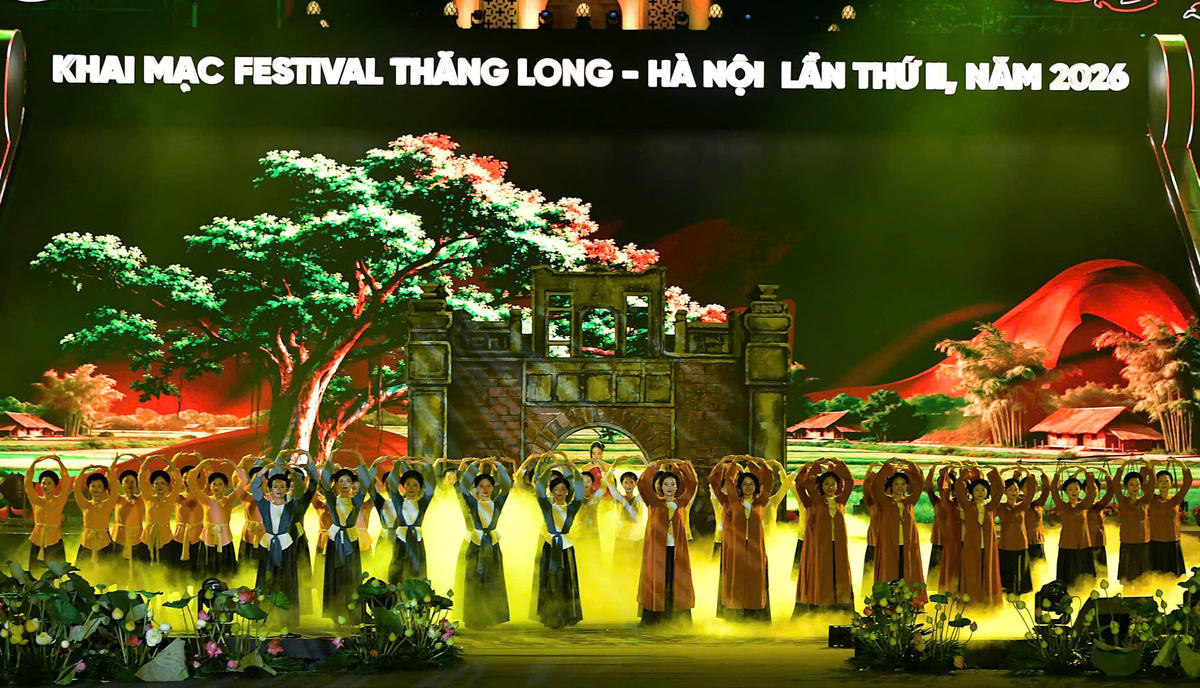 Rực rỡ sắc màu đêm khai hội Festival Thăng Long - Hà Nội lần thứ II năm 2026 tại Hoàng thành Thăng Long. Ảnh: P. Sỹ.